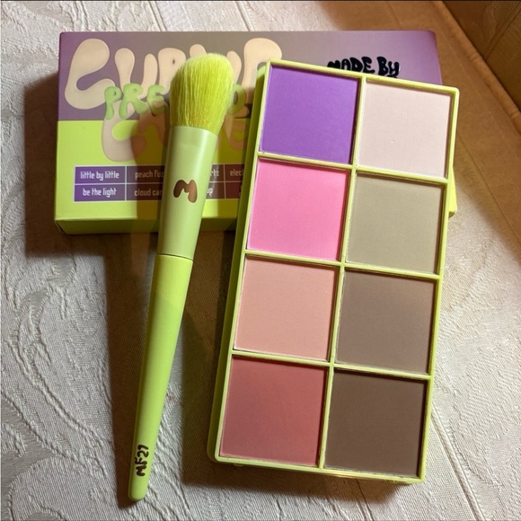 Made by Mitchell Curve Case Pressed Blush Palette w/ Brush in Light-er BNIB